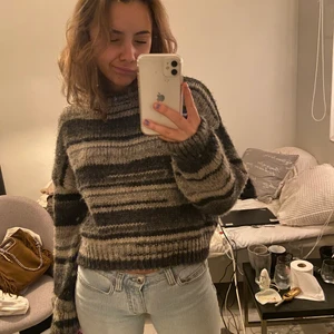 Stickad tjocktröja - Stickad tröja den Pull & Bear. Använd fåtal gånger men som ny! Väääldigt skön