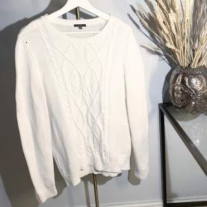 New white jumper, Size M. Shipping cost assumed by buyer