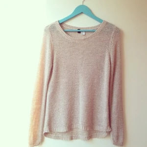  - Stickad tröja i strl 34, men passar även 36. 