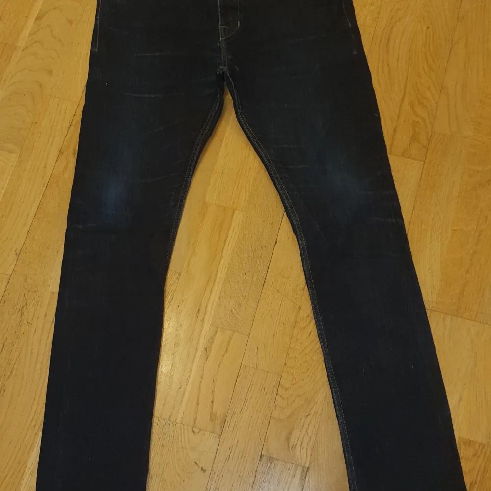 Storlek 32 slimfit Rick Owens DRKSHDW jeans. Knappt använda!. Jeans & Byxor.