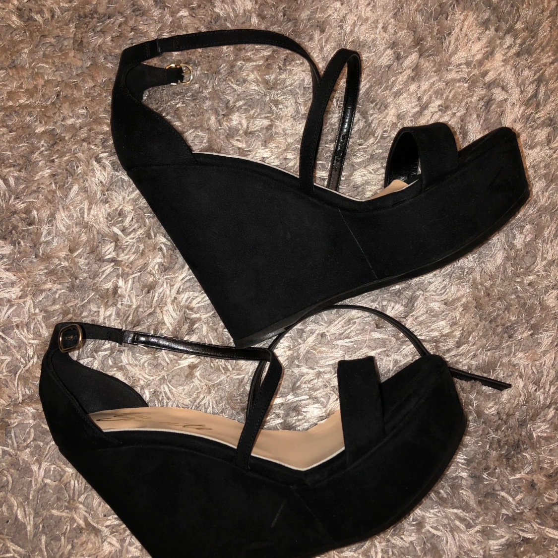 Svarta kilklackar - 91