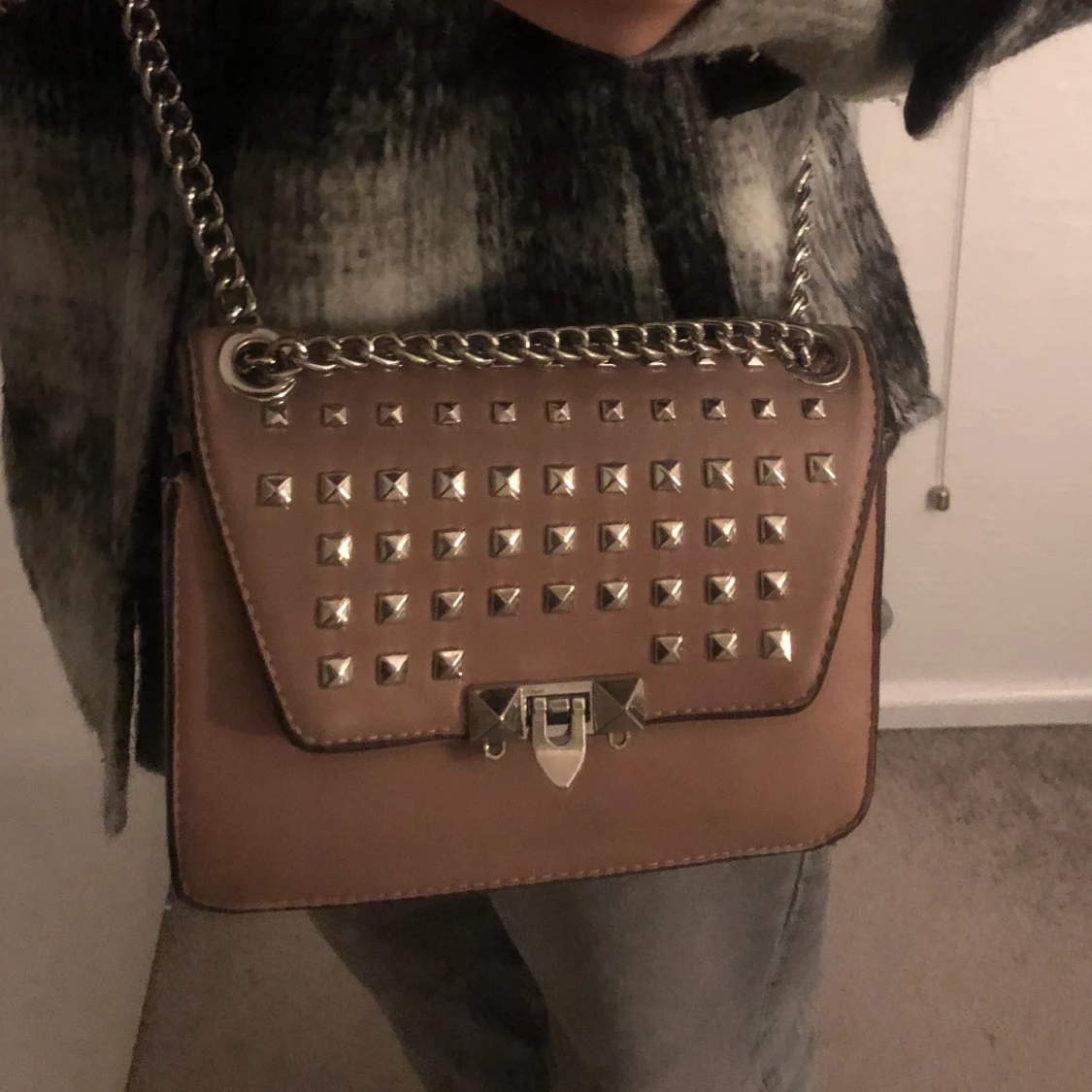 Väska med nitar - 91