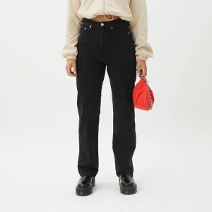 Weekday jeans ROWE - Helt nya jeans från Weekday, nypris 500kr. Frakt ingår i priset. Bilder på kan skickas om så önskas.