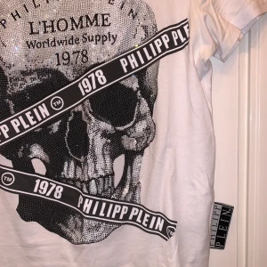 Philippe Plein T-shirt - Använd ett fåtal gånger, kan både mötas upp o skickas
