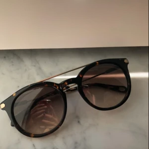 Solglasögon från Fossil  - Knappt använda och i jättebra skick. Äkta 