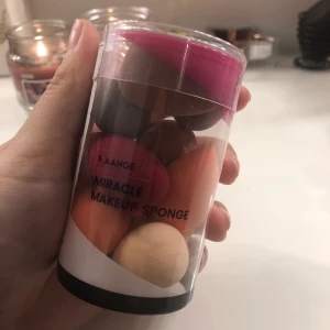 Makeup Sponges från SHEIN - Flerpack makeup-sponges från SHEIN. Säljer dessa då jag trodde de skulla va större. Köparen står för eventuell fraktkostnad 🥰