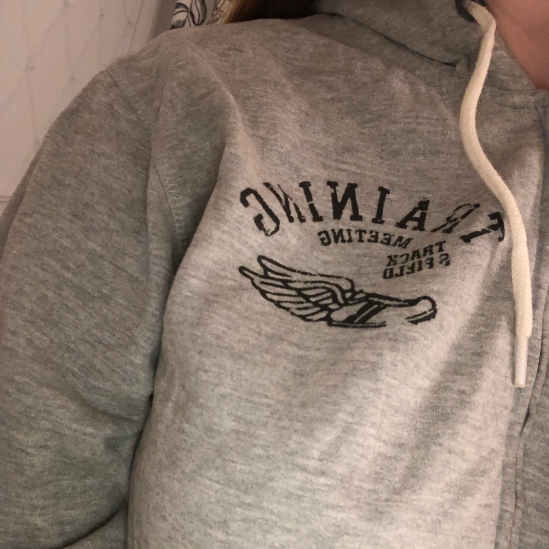 Hoddie med dragkedja. - 91