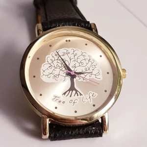 Klockan armbandsur tree of life  - Helt nytt, kommer också med en ny batteri 