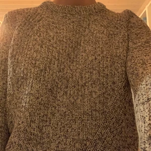 Stickad tröja  - Snygg stickad tröja som tyvärr blivit för stor för mig:( den är som ny! 