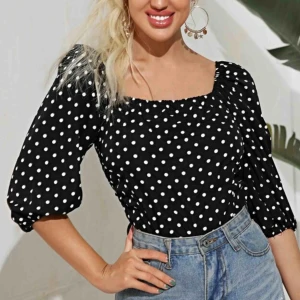 Shein - Så hima skön och söt topp från Shein!! Så fin passform! Säljer då den tyvärr aldrig kommit till användning. Storlek M men är mer som en S då den är liten i storleken! 