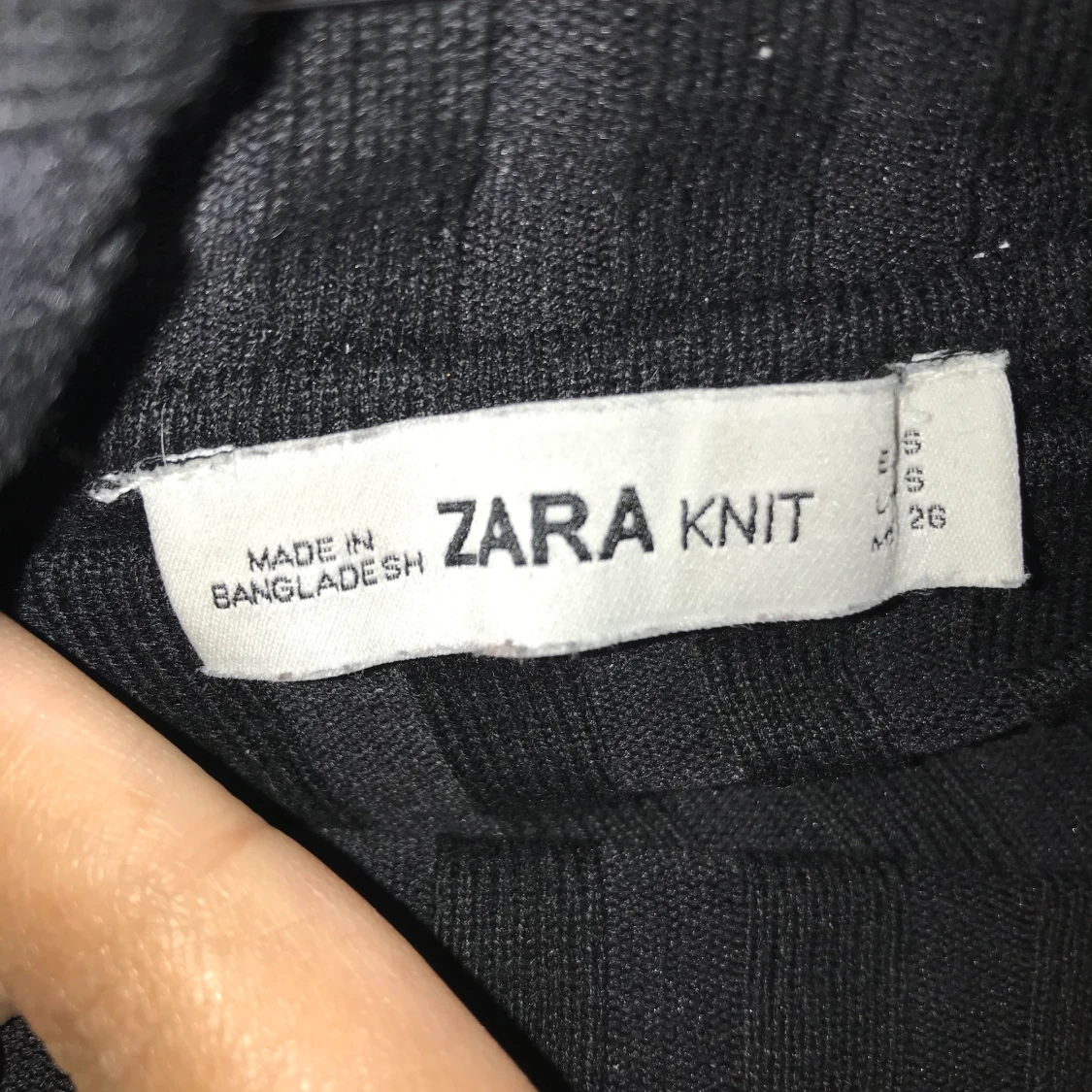 ZARA - svart polo i S  - 91