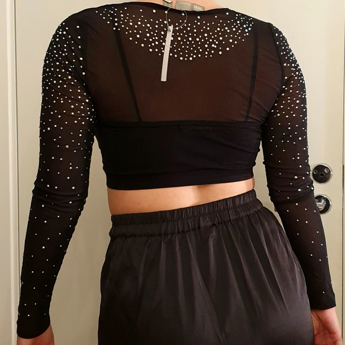 Crop top i mesh med strass - 91