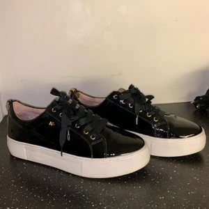 Cobler  - Svarta lack skor, använda Max 3 gånger! 