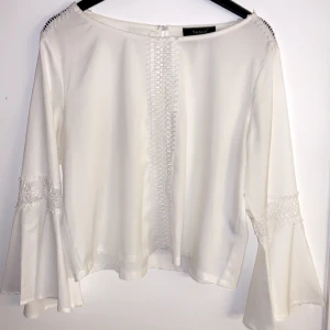 Blus - Fin vit blus, använd 3 gånger. Från vero Moda 