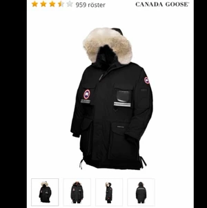 Canada Goose Snow Mantra S - Parkas jacka från Canada Goose. Den är i prima skick och klarar all kyla men går också att använda nu. Storlek S, men jackan är stor i modellen (passar L) så den passar också större personer. Säljs ny för 10-15k Finns på Södermalm.