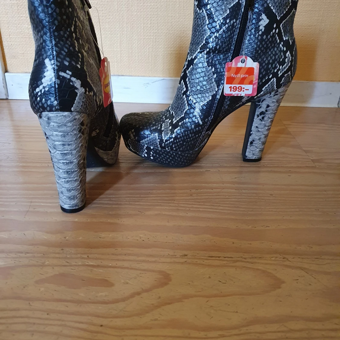 Fake ormskinns klackskor storlek 39 - 90