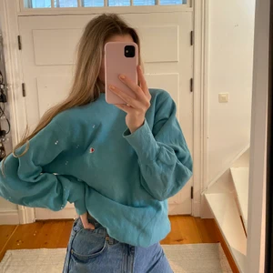 Champion sweatshirt  - Världens finaste vintage champion sweatshirt i en cool färg, stl M så sitter perfekt oversized på mig som har XS i vanliga fall. Jättebra skick också🥰