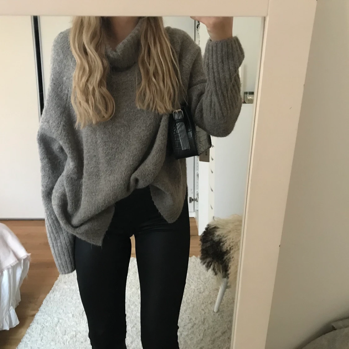 Grå mysig stickad tröja