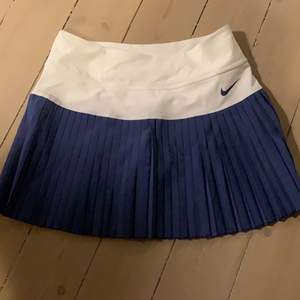 A classic skirt! Nikeeeee original pris 600❤️