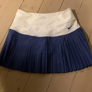 A very pretty skirrtttrt❤️💕💕💕💕 - A classic skirt! Nikeeeee original pris 600❤️