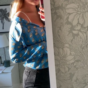 Elefant skjorta - Säljer denna elefant skjorta från zara! Storlek S!