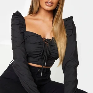 Svart top - En söt top från PLT helt oanvänd, kan skicka fler bilder ifall det behövs. 