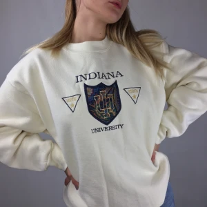 Vintage sweater  - Vintage från Crable Sportswear U.S.A i storlek Large. Inga hål eller fläckar finns, dock så är den nopprig. Går nog att få bort? Buda endast om du är seriös. Minst 20kr höjning. Högsta bud just nu: 280kr (frakt inräknad på 63kr) Avslutas 11 Nov kl. 21.00