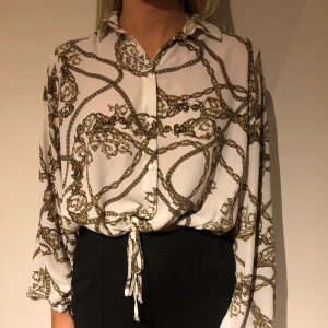 BLUS - Blus från Gina Tricot!💙