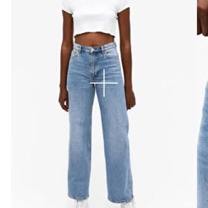 Blåa jeans  - Ett par blåa utsvängda jeans från monki, storlek 29. Säljer pågrund utav dom är förstora för mig. Dom är bara använda ett fåtal gånger. Orginalpris- 400 kr. 
