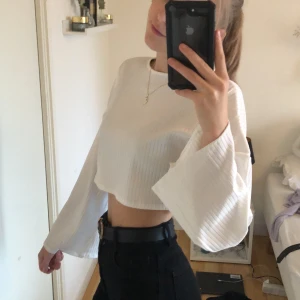Croptop - Superfin croptop från gina. Använd en gång och super bra skick! 