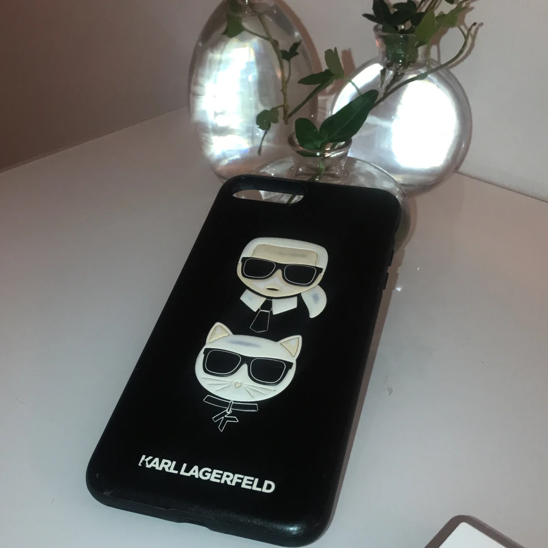 Karl Lagerfeld ska för iPhone 7+