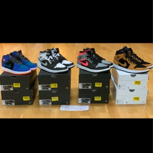 Blandade Jordan 1 Mid s - ”Racer Blue” 38 - 1300 kr  ”White Shadow” 40.5 - 2000 kr 42 x 2 - 1700 kr  Pink Shadow 41 - 1600 kr  ”Desert Ochre” 36.5 - 1600 kr 42.5 - 1600 kr  All priser är inklusive frakt och 25% moms. PM om du vill köpa. 