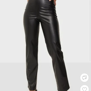 Skinbyxa - Säljer dessa fina byxor i strl 38! Stretchigt matrial. Skriv för mer bilder.