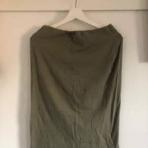 Green pencil skirt, great condition, size L