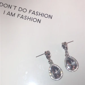 Fina örhängen - Endast testade , rengör såklart innan frakt 😊