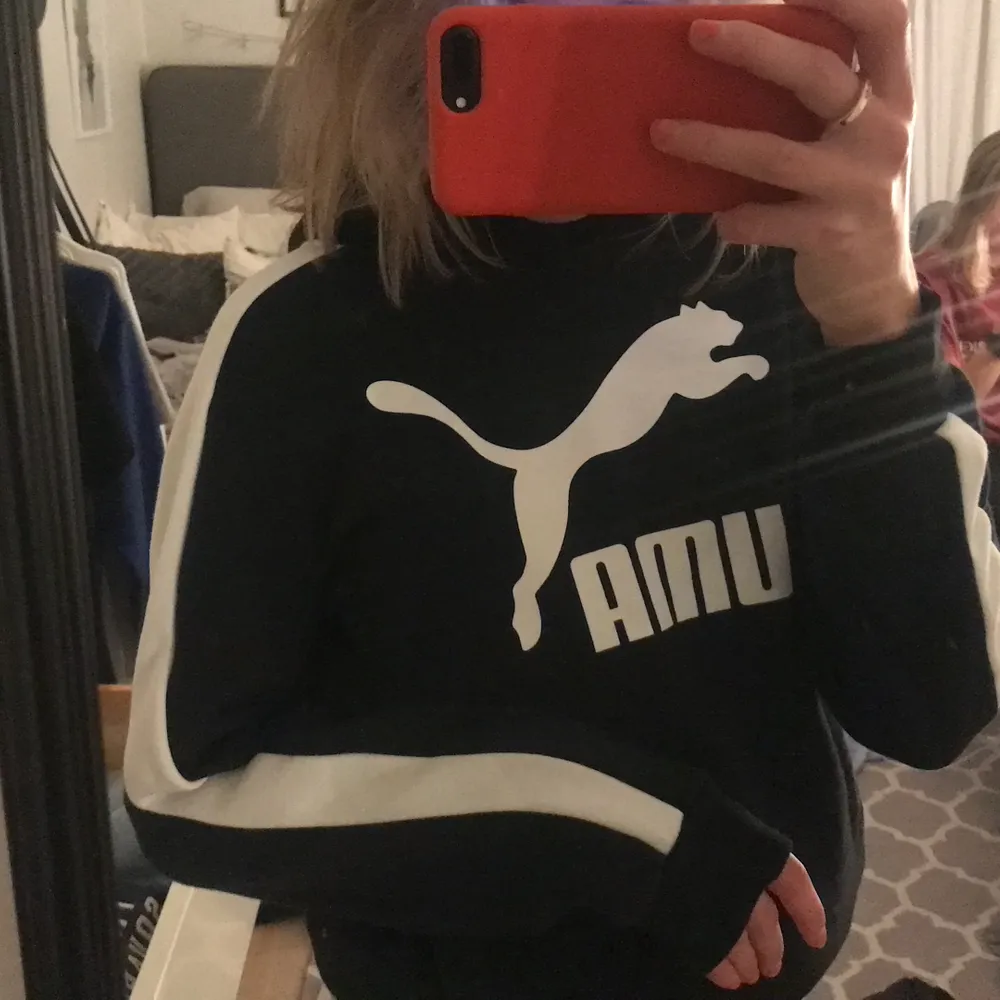 Snygg Puma hoodie i storlek xs/s, knappt använd så nästan i nyskicka. Köp köp köp din snöp! ❤️ 60kr+frakt . Hoodies.