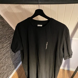Svart t-shirt - Köpt på carling, använd några gånger. 