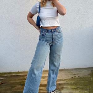 Jeans från weekday modell Ace, strl 26/30