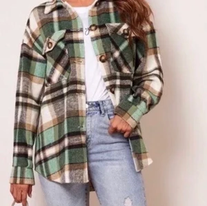 Shein Kappa strl S - Köpte denna kappa på shein för 250kr och säljer nu den på plick för 200kr inkl frakt. Knappt använd och köpt för nån vecka sen. Pris går att diskuteras💖