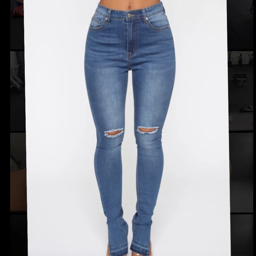 Prislappen kvar, aldrig använda! Skitsnygga och helt slutsålda på hemsidan, nypris ca 400kr (små i storleken så passar en 38 också, men de är stretchiga) Köparen står för frakten 💕. Jeans & Byxor.