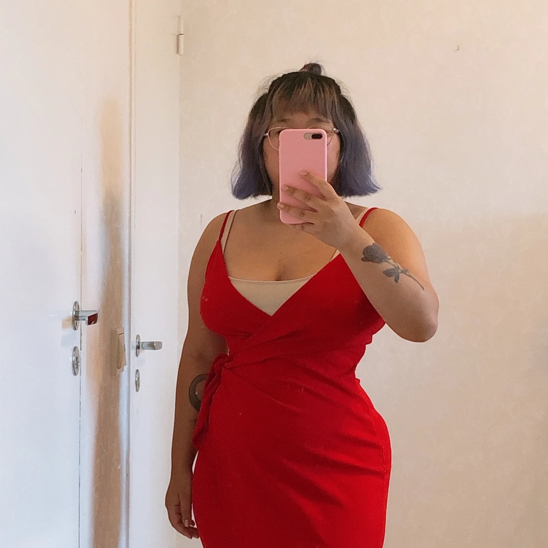 Stretchig röd klänning från h&m - 90