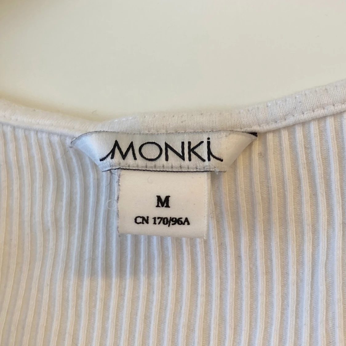 Vit tröja från monki - 90