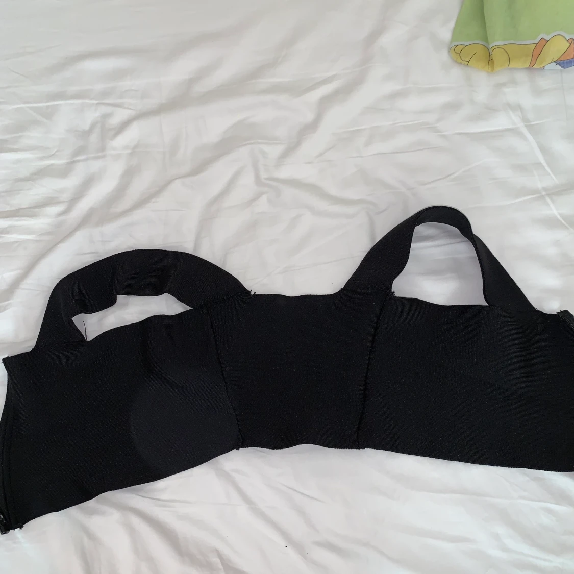 Svart zip croptopp - 91