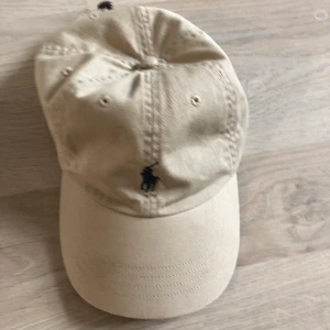 Keps  - Knappt använd