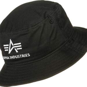 alpha industries bucket hat, i fint skick. (lånad bild) 200 frakt ingår i priset 