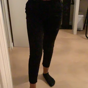 Kostymbyxor - Jättefina kostymbyxor som tyvärr inte jag har till någon användning nå mer. Köpt från bikbok för 400kr och säljs för 75kr.