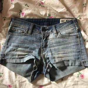 Sparsamt använda shorts från Crocker jeans. 