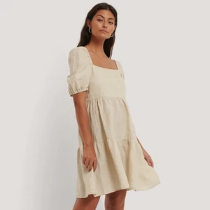 linnes klänning från nakd - SLUTSÅLD klänning från NAKD. Väldigt snygg och populär klänning i storlek S. Säljer pga att jag köpte fel storlek :(. Högst bud får den, köpare står för frakt!