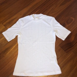 Stl XS - Vit tight t-shirt aldrig använt🤍