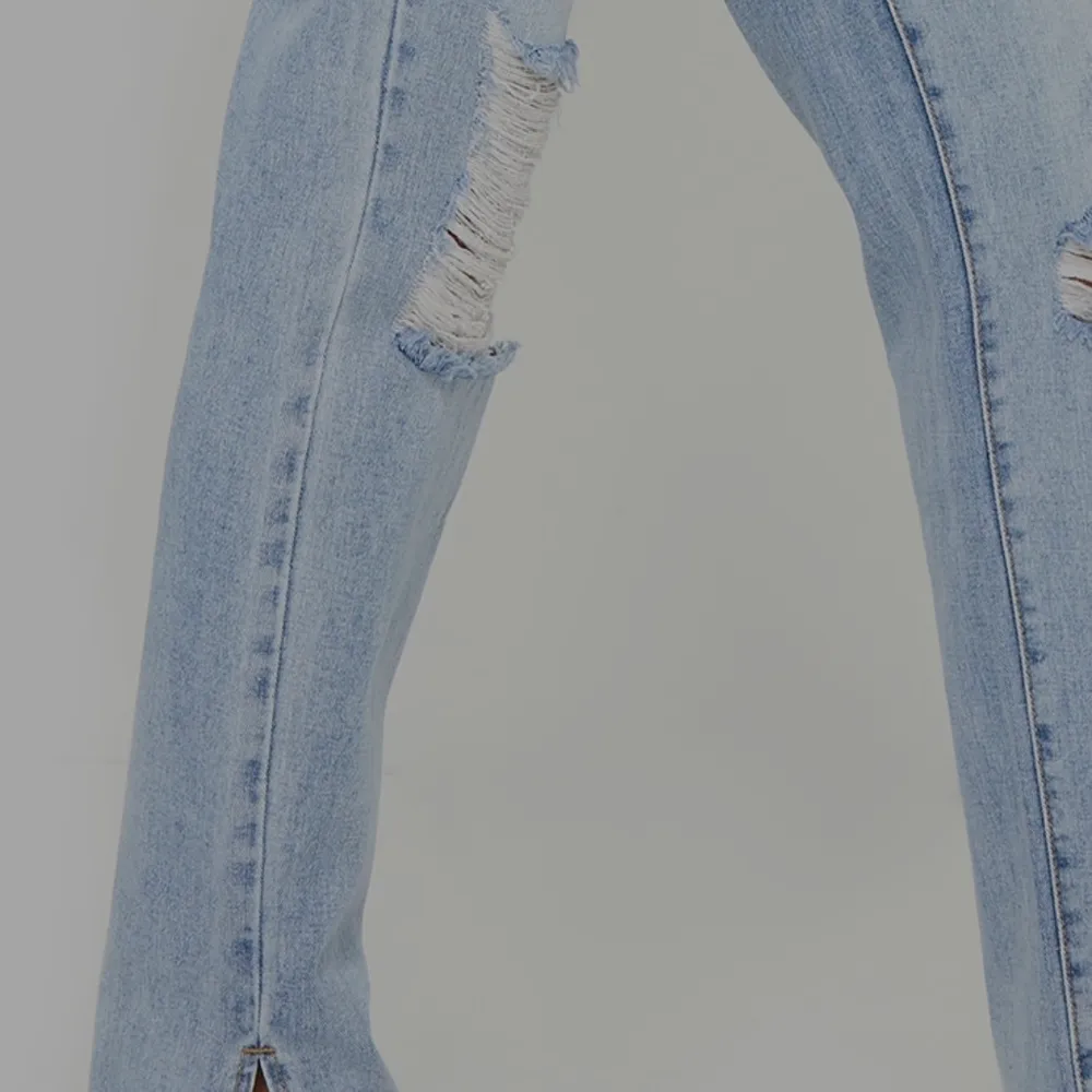 Oanvända fina split jeans Storlek: S/M  köpte dem för 37£pund =416.92sek. Jeans & Byxor.